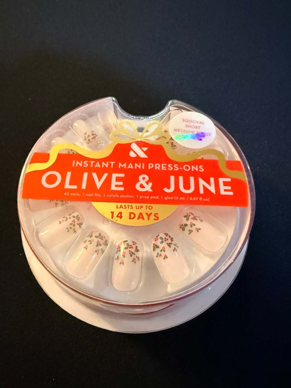 Olive & June Instant Mani Press-On Nails in Metallic Holly.